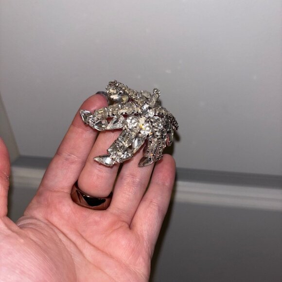 Beautiful Silver-tone Multi-Shaped Rhinestone Crystal Puffed 3D Starfish Brooch - Picture 4 of 6